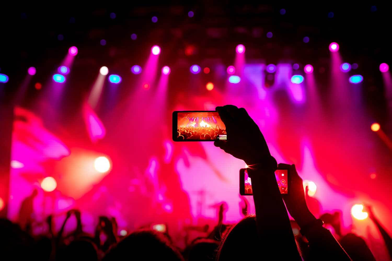 Gives mobile sites HQ & cloud connectivity, via 5G FWA. 5G FWA for Enterprise