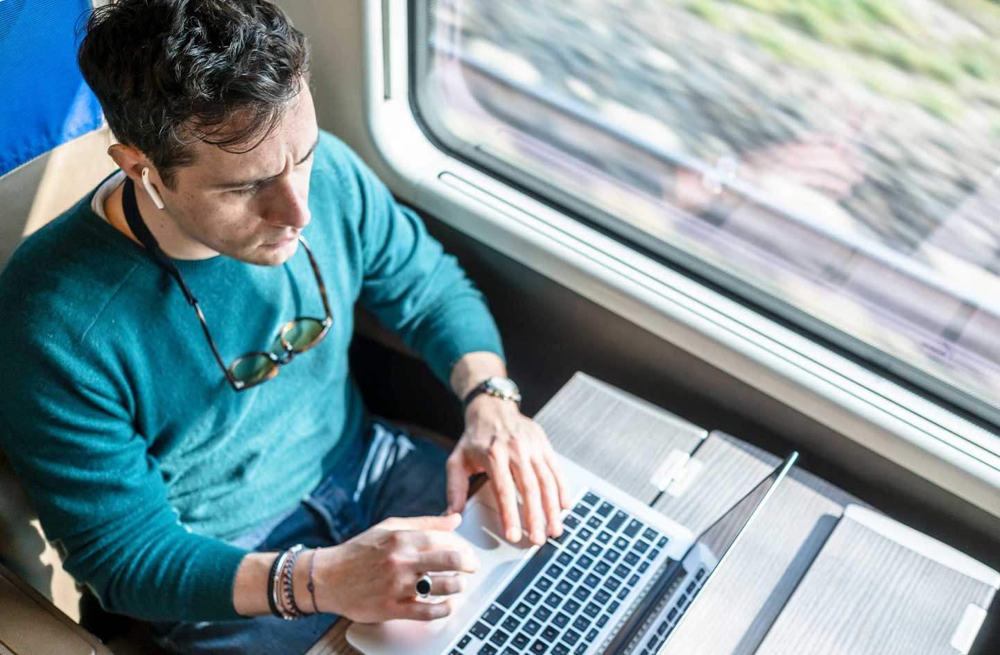 on-board-communications Rolling Stock Solutions rolling stock,5g,lte,wifi 6,nta